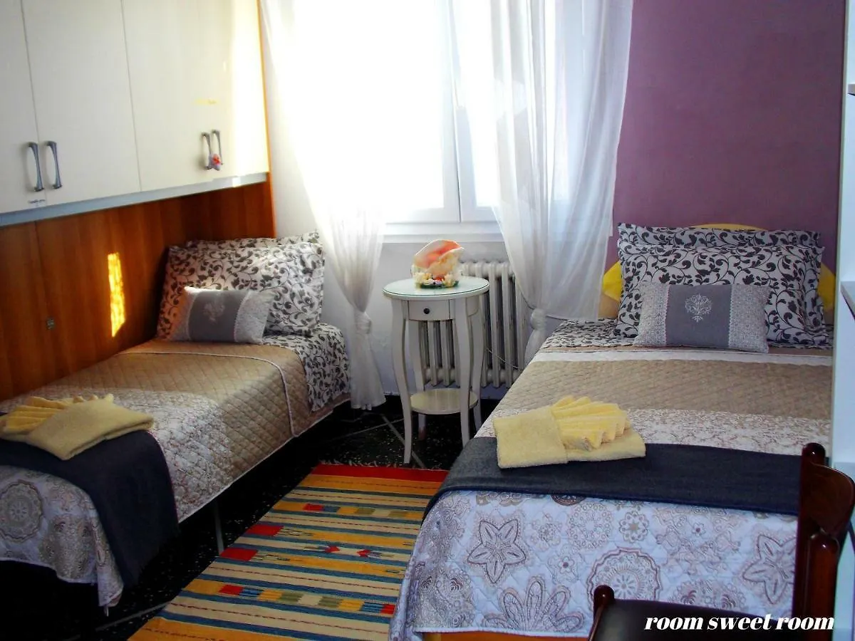 Room Sweet Room Bologna 0*,